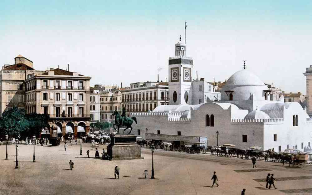 ساحة الشهداء العاصمة الجزائرية