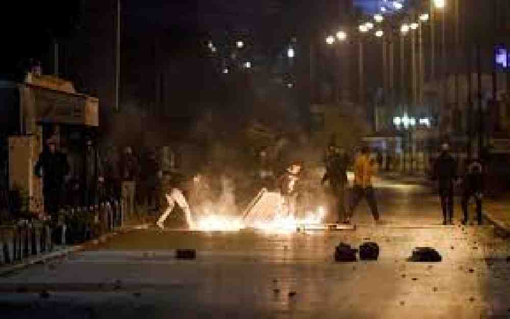 الاحتجاجات الليلية تمتد إلى الجنوب التونسي