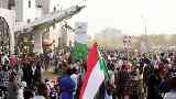 سودانيون يتوجهون إلى القصر الرئاسي