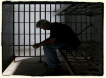 زنزانات المعتقلين