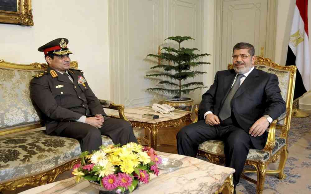 الرئيس مرسي مع السيسي