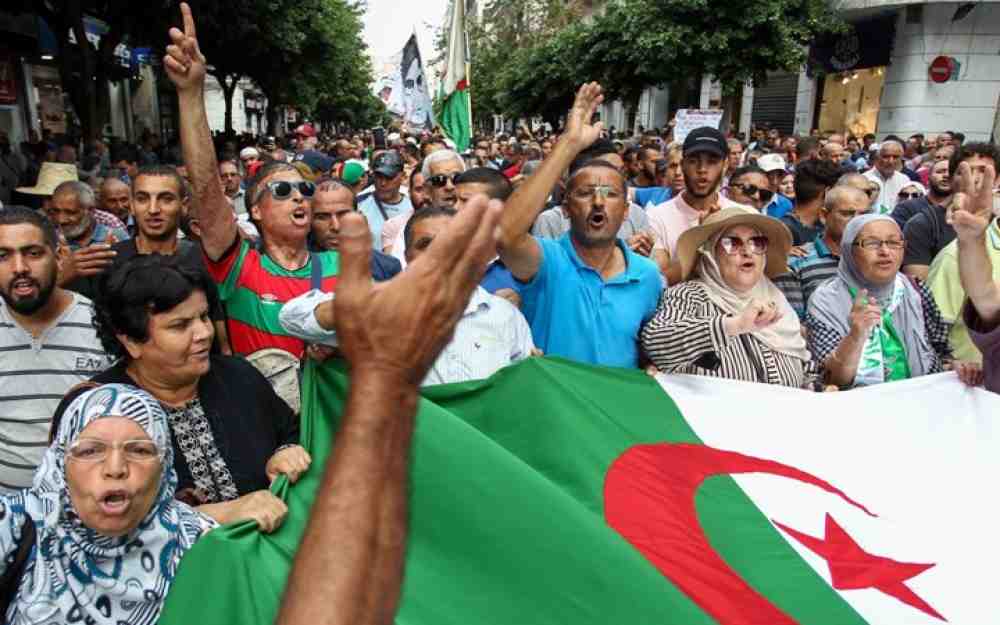 ضد النظام بالجزائر