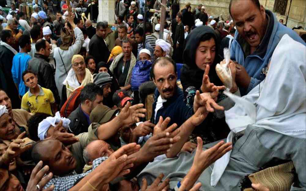 قرارات حكومة الإنقلاب تثير الجدل بين فقراء مصر 