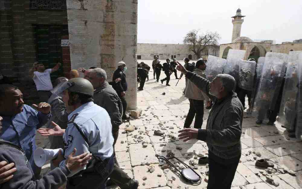 اعتداءات الاحتلال على المسجد الأقصى