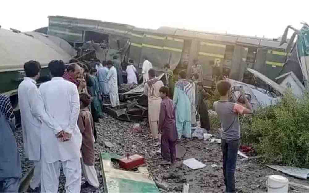 تصادم قطارين جنوب باكستان