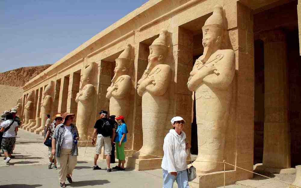 إيرادات مصر من السياحة