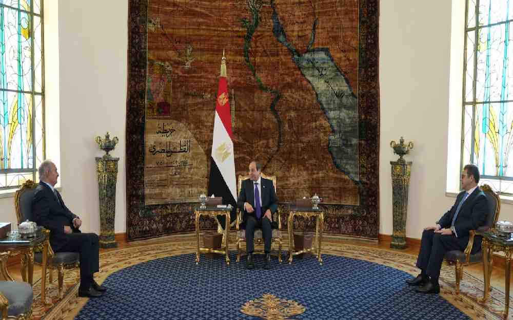السيسي يلتقي بحفتر