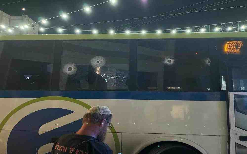حافلة للمستوطنين جنوب نابلس