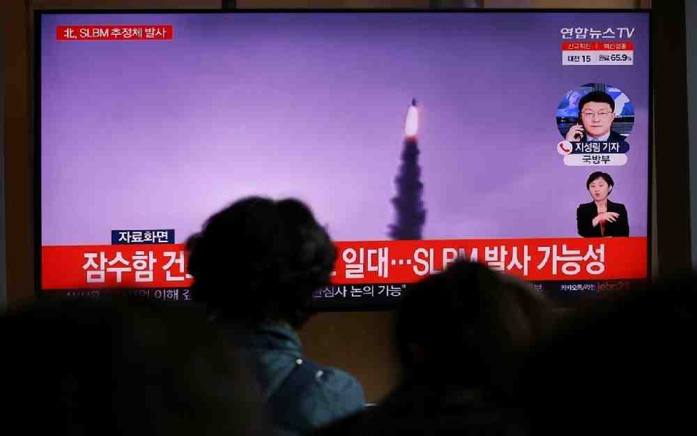 كوريا الشمالية تطلق صاروخين