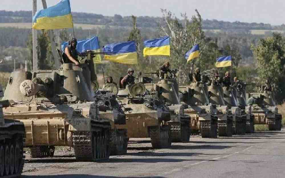 مئات الدبابات في كييف