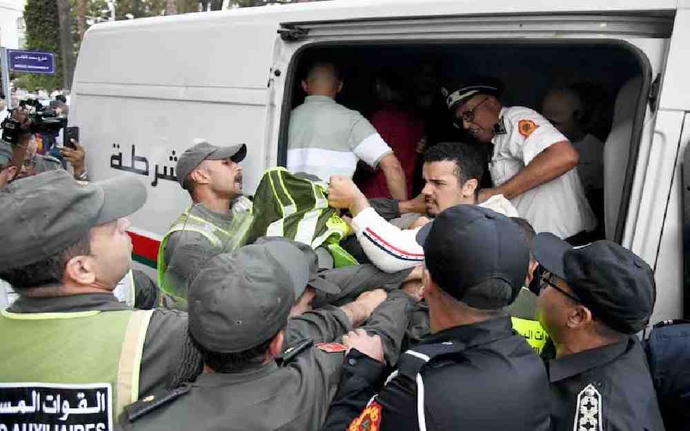 السلطات المغربية تقمع تظاهرات الشباب