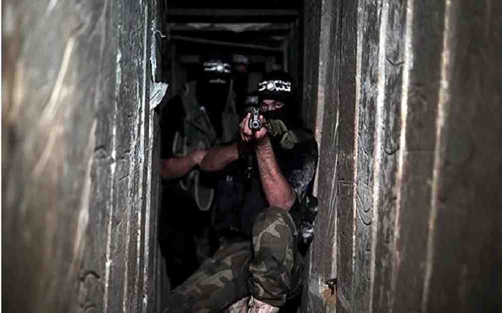 الاحتلال يضخ خرسانة ومتفجرات لنفق في رفح