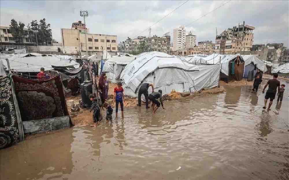 البرد الشديد في خيام النازحين بخان يونس