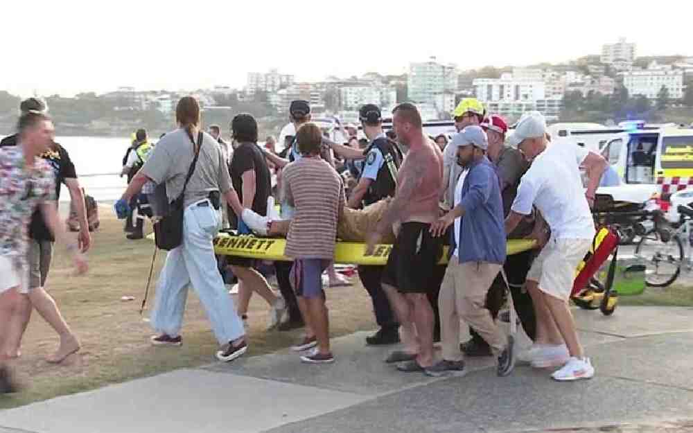 شاطئ بوندي في سيدني أستراليا