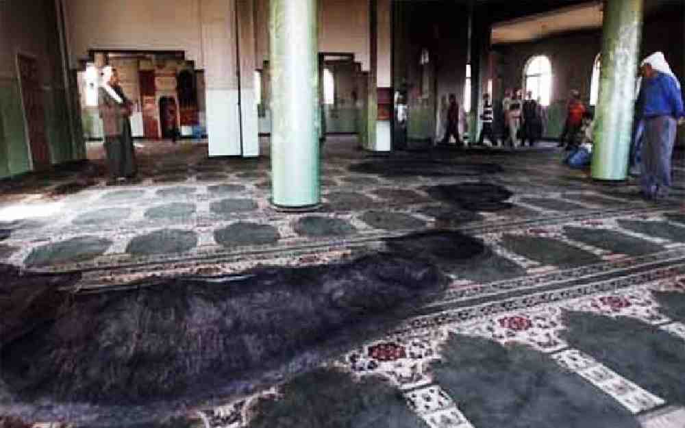 مستوطنون يحرقون مسجدا