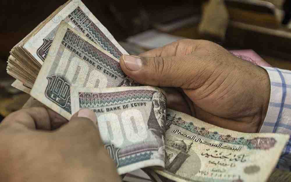 انخفاض قيمة العملة المصرية