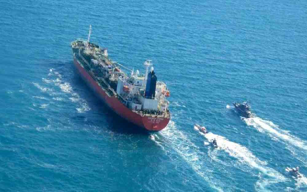 إيران تفرج عن سفينة كورية