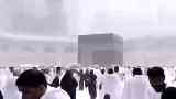 تساقط الثلوج على الحرم المكي